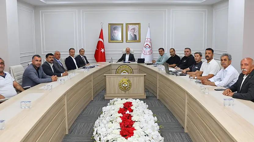 Vali Varol Köy muhtarlarıyla bir araya geldi