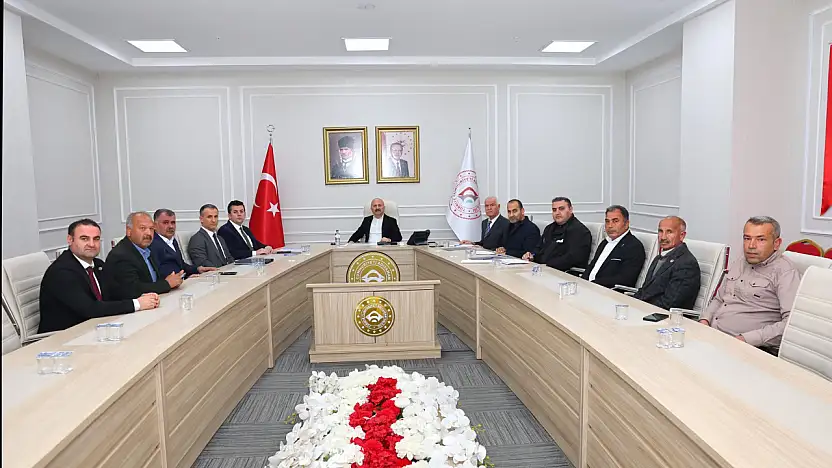 Vali Varol, Muhtarlarla bir araya geldi