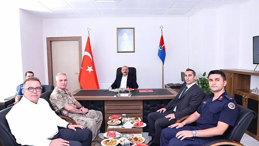 Vali Varol ve beraberindeki heyetten Samsat İlçe Jandarma Komutanlığına ziyaret