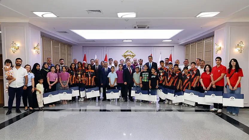 Vali Varol ve Milletvekilleri başarılı öğrencilerle bir araya geldi