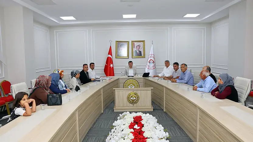 Vali Vekili Kapar iş arayan vatandaşlarla bir araya geldi