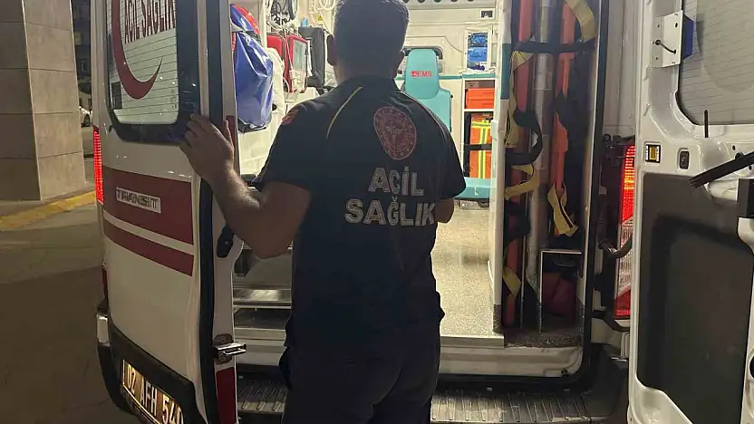 Yeğen amcasını bıçakladı