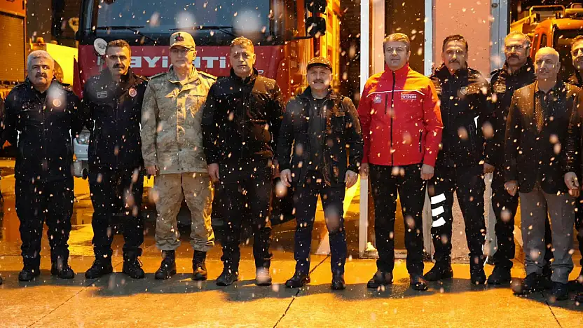 Yeni yıla kar mesaisinde giren Belediye ekiplerine Protokolden moral ziyareti