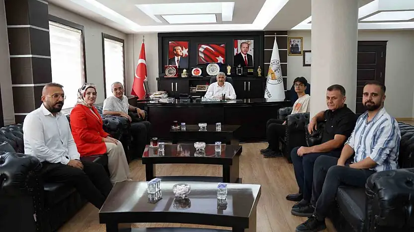 YKS Adıyaman il birincisi Musa Çelebi'den Başkan Hallaç'a ziyaret