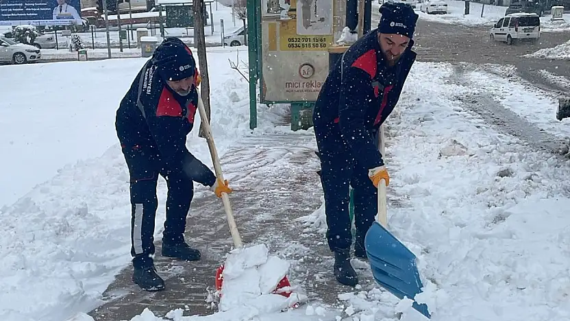 Yoğun kar yağışına karşı Kahta Belediyesi ekipleri sahada