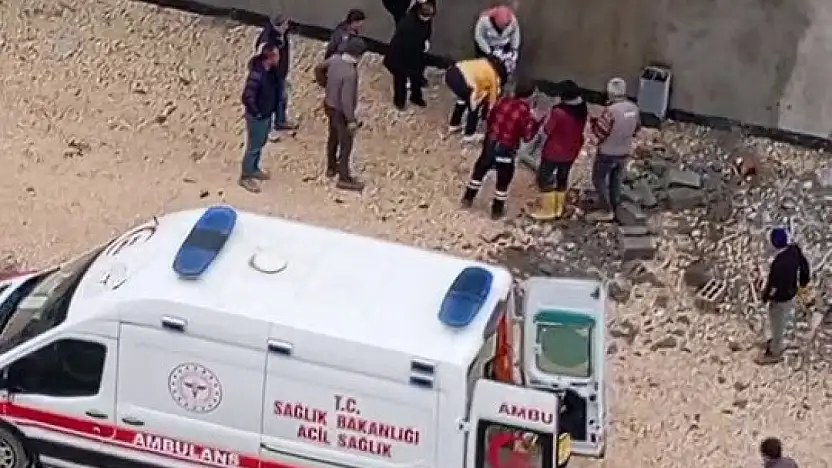 Yüksekten düşen inşaat işçisi yaralandı