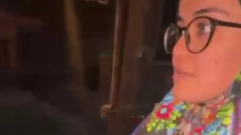 Zana Öğretmen kepçeyle okulunun bahçesini kendisi temizledi