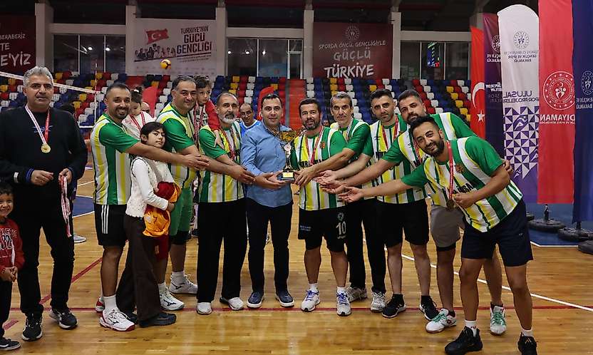 4. Kamu Spor Oyunları Voleybol Turnuvasında ödüller sahiplerini buldu