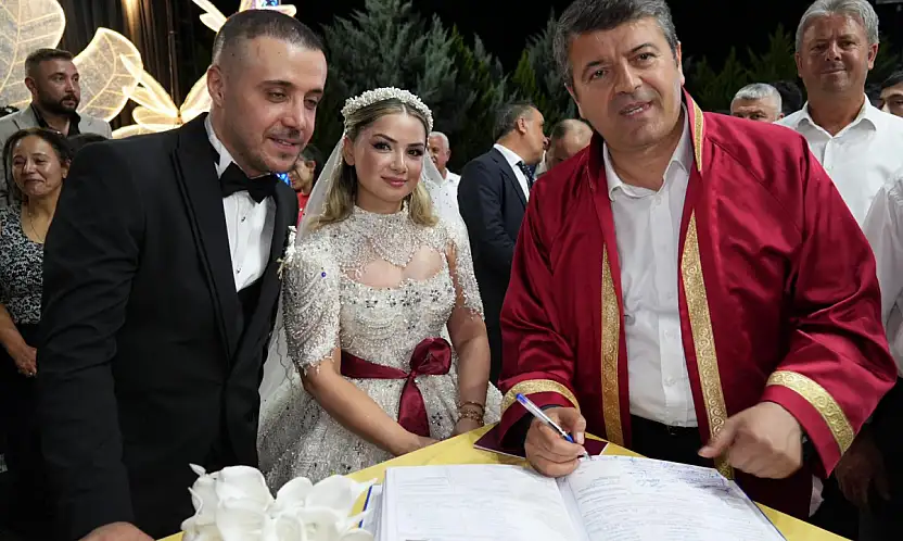 Adıyaman'da 2025 Yılında 2 Bin 90 Nikâh Kıyıldı