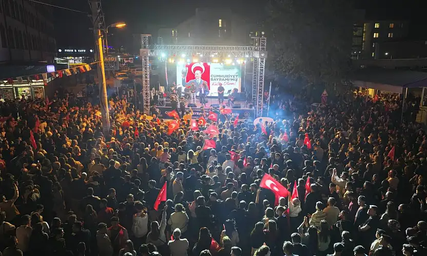 Adıyaman'da Cumhuriyet Coşkusu kortej ve konserle taçlandı