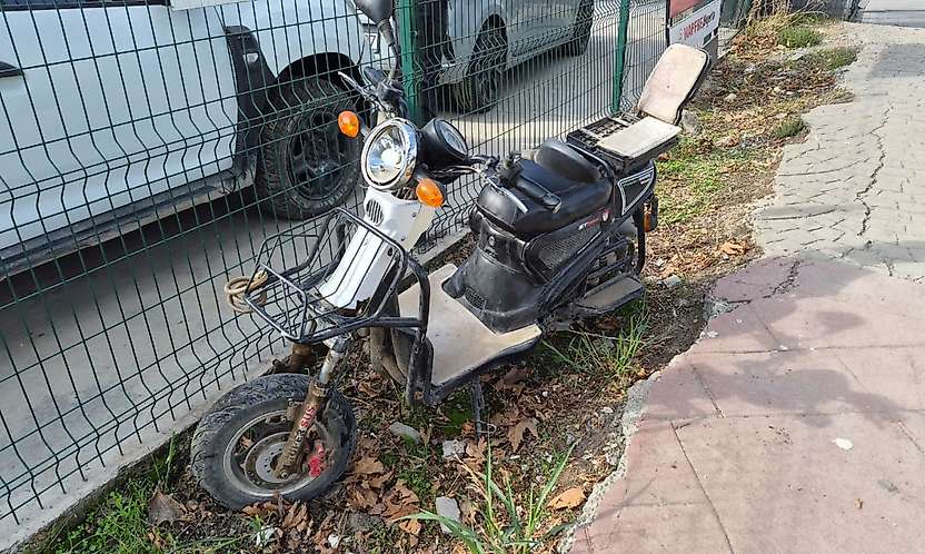 Adıyaman'da Elektrikli Bisiklet ile Otomobil Çarpıştı 1 Yaralı