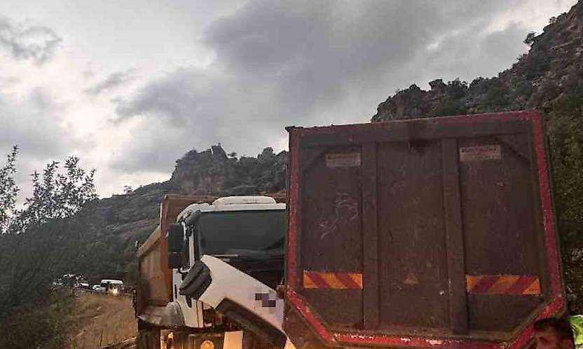 Adıyaman'da iki kamyon çarpıştı: 2 yaralı