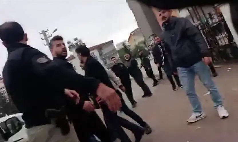 Adıyaman'da intihar olayını haber yapan gazetecileri polisler darbetti