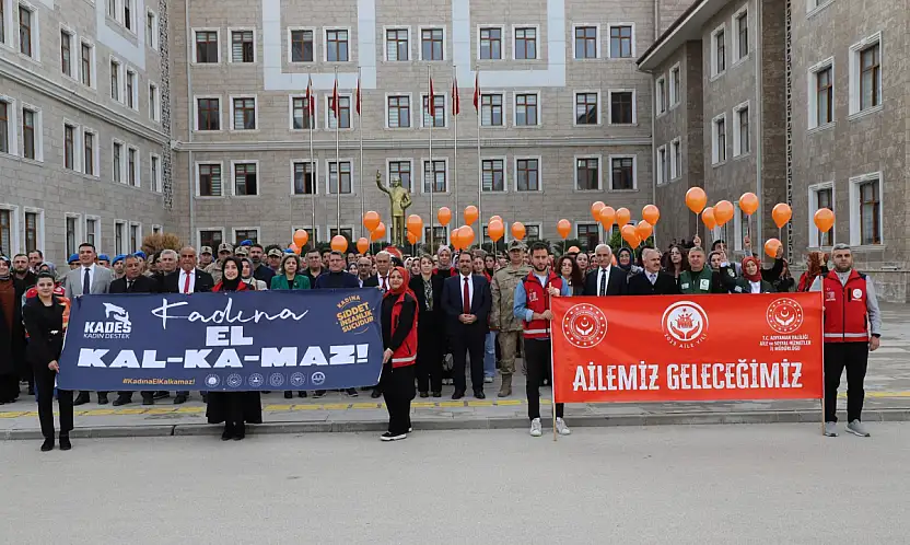 Adıyaman'da kadına şiddete karşı farkındalık yürüyüşü gerçekleştirildi