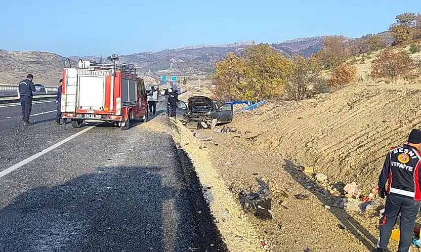 Adıyaman'da otomobil şarampole yuvarlandı