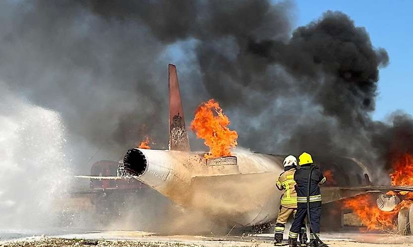 Adıyaman Havalimanı'nda Gerçeği Aratmayan Uçak Yangını Tatbikatı