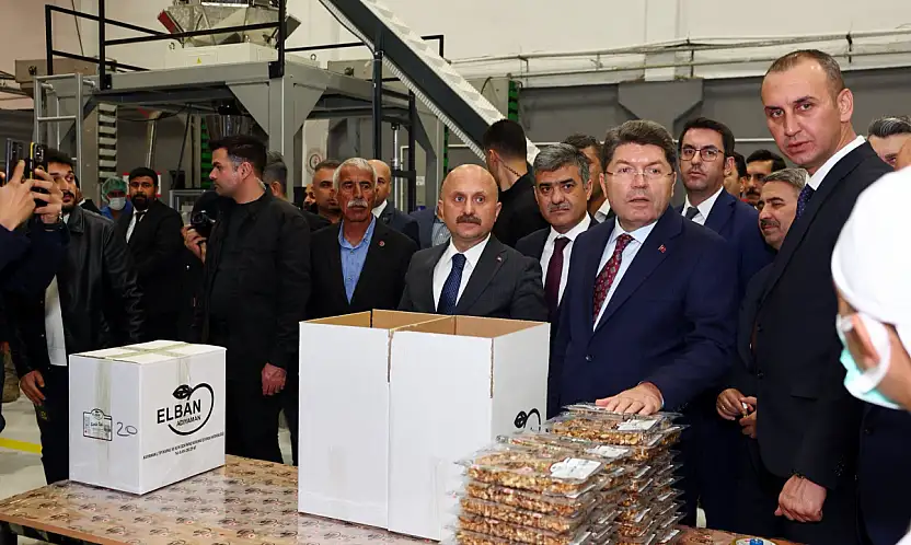 Bakan Tunç, Tarım Mükemmeliyet merkezinde incelemelerde bulundu