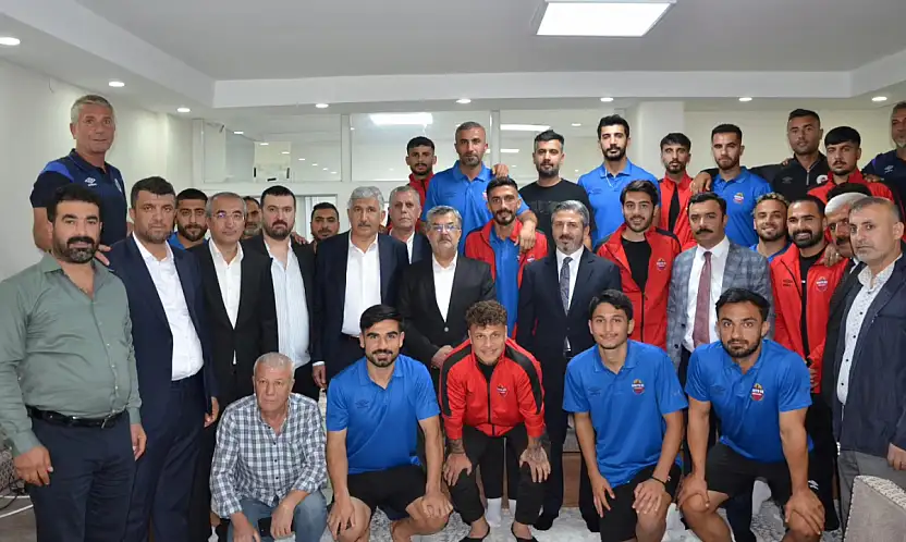 Bakan Yardımcısı Aydın'dan Kahta 02 Spora moral ziyareti