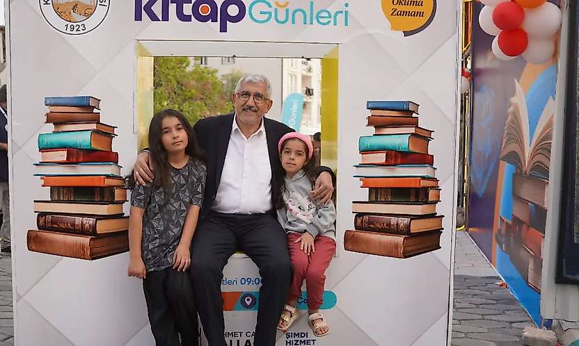 Başkan Hallaç, Kitap Günleri'nde Gönüllere Dokundu