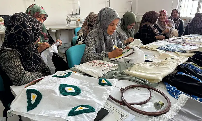 Belediye'den kadınlar için mesleki eğitim ve istihdam atağı: 384 kursiyer sertifika aldı