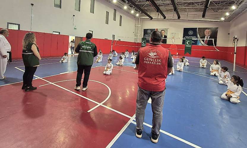 Besni'de genç sporculara bağımlılıkla mücadele eğitimi verildi