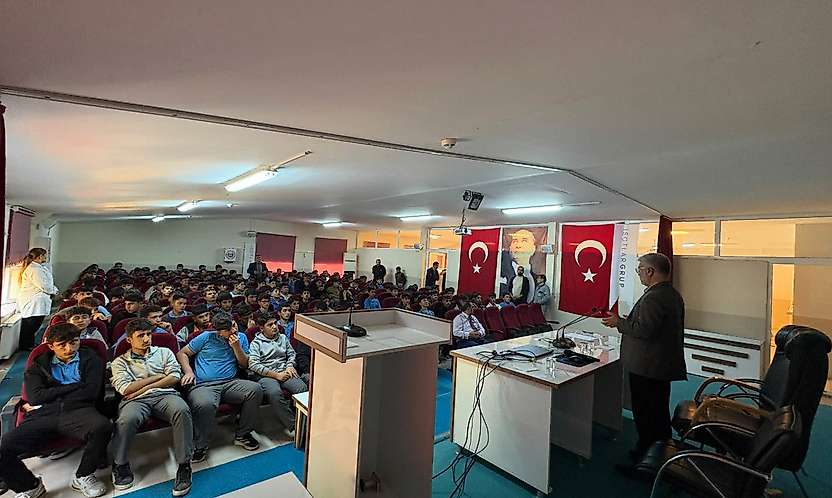 Besni'de Hz. Peygamber ve Güzel Ahlak konulu program gerçekleştirildi