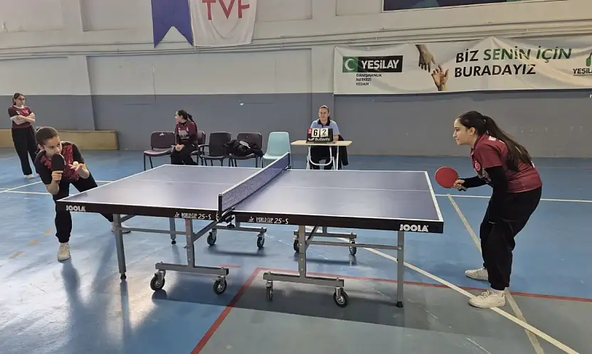 Besni'de okullar arası masa tenisi turnuvası sona erdi