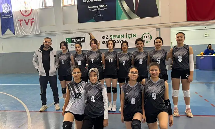 Besni'de Okullar arası voleybol grup müsabakaları tamamlandı