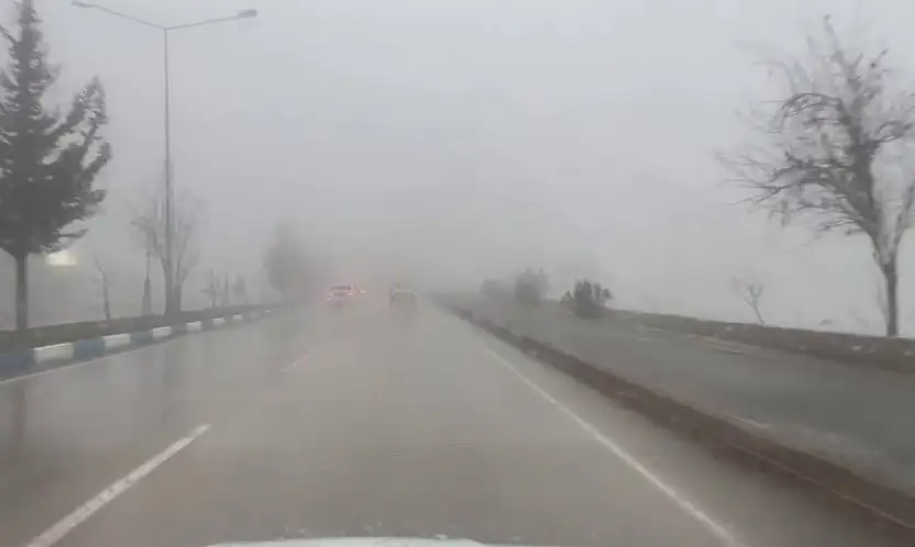 Besni'de yoğun sis ve sağanak etkili oldu