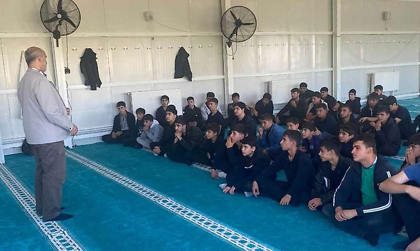 Besni İmam Hatip Lisesinde HZ. Peygamber ve Güzel Ahlak konulu sunum gerçekleştirildi