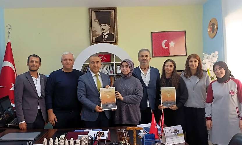 Besni Şehit Mehmet Yağmur Anadolu İmam Hatip Lisesi Heyetinden Demirel'e ziyaret
