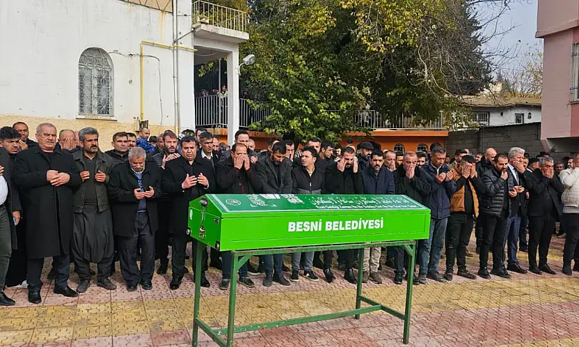 Besnili sanatçı Engin Nurşani (Kılınç) son yolculuğuna uğurlandı