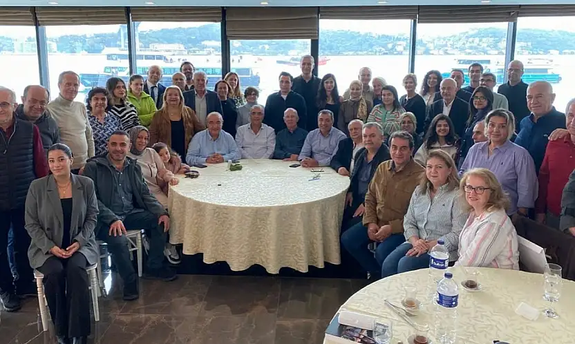 BEV Yönetiminden Burs Destekçilerine Teşekkür Plaketi