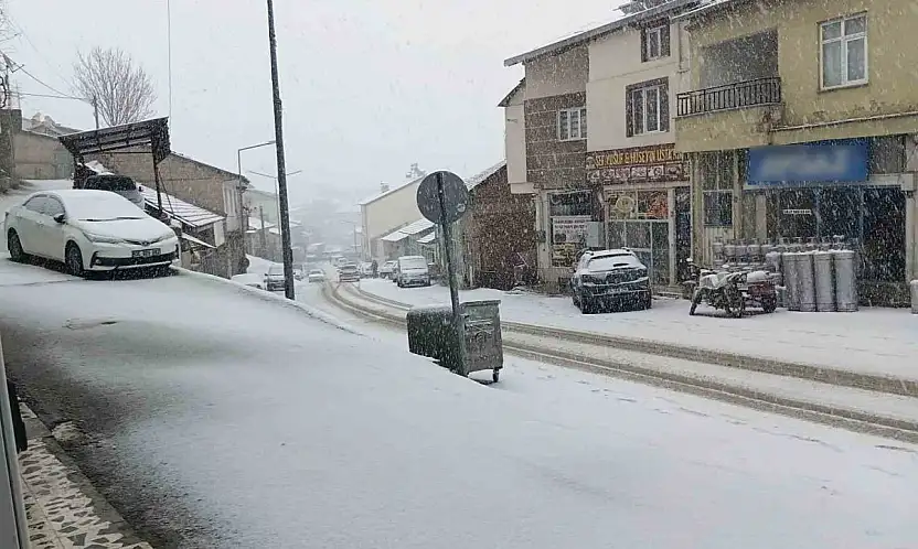 Çelikhan beyaza büründü