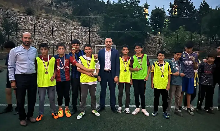 Çelikhan'da Yaz Kur'an Kursları arası futbol turnuvası sona erdi