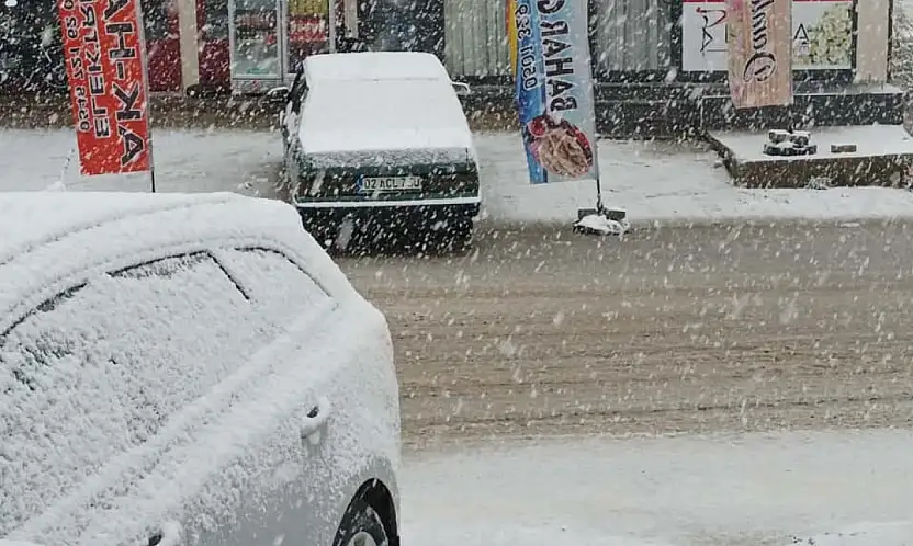 Çelikhan ilçesine yılın ilk kar yağışı başladı