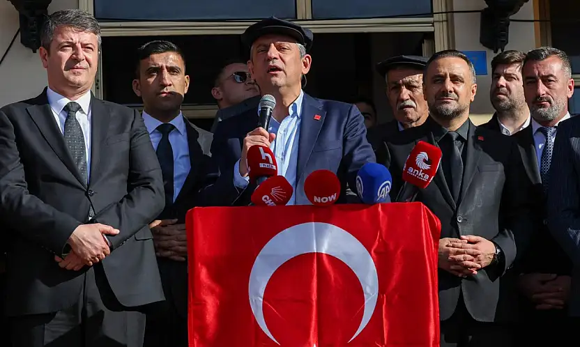 CHP Heyeti Kömür ve Yaylakonak'ta Deprem Şehitlerini Andı