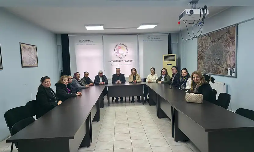 CHP Kadın Kolları heyeti Kent Konseyi Başkanı Altunbaş ile bir araya geldi