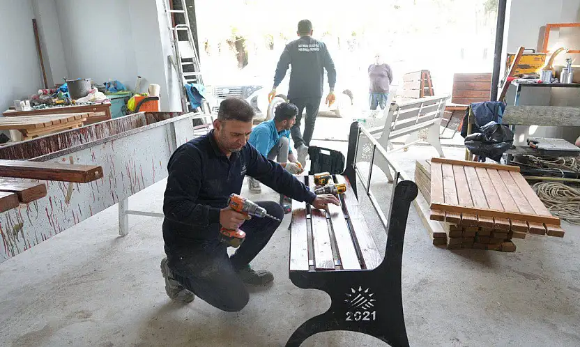 Depremde yıkılan depo ileri dönüşüm atölyesine dönüştürüldü