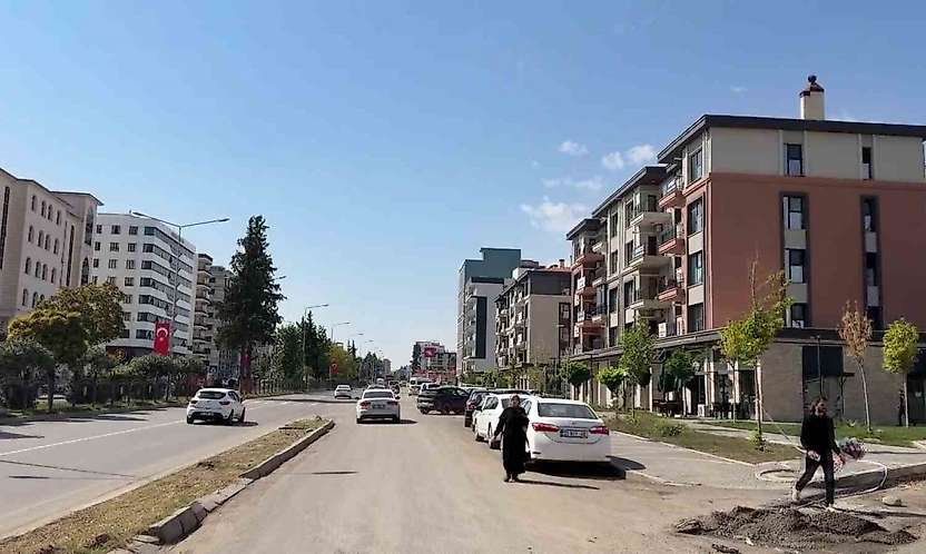 Depremin izlerini taşıyan Adıyaman sokakları yeniden hayat buldu