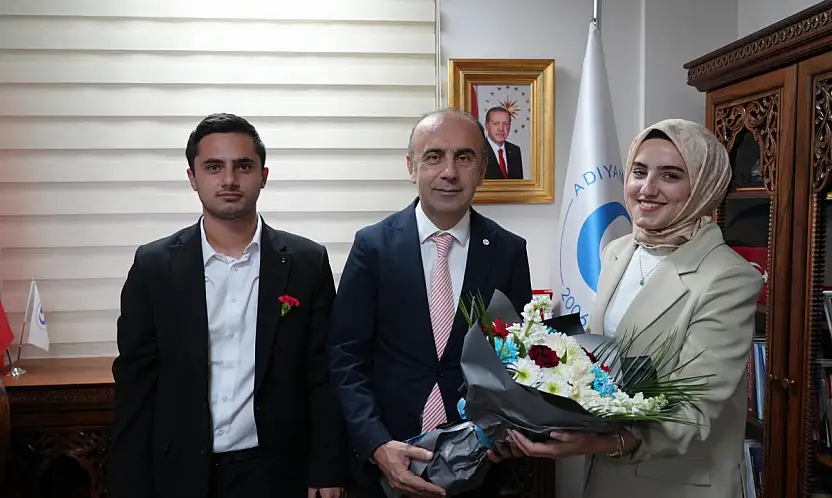 Eğitim Fakültesi Öğrencilerinden Rektör Keleş'e anlamlı ziyaret