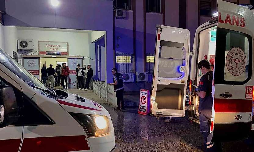 Kahta'da elektrik işçilerine araç çarptı: 1'i ağır 2 yaralı