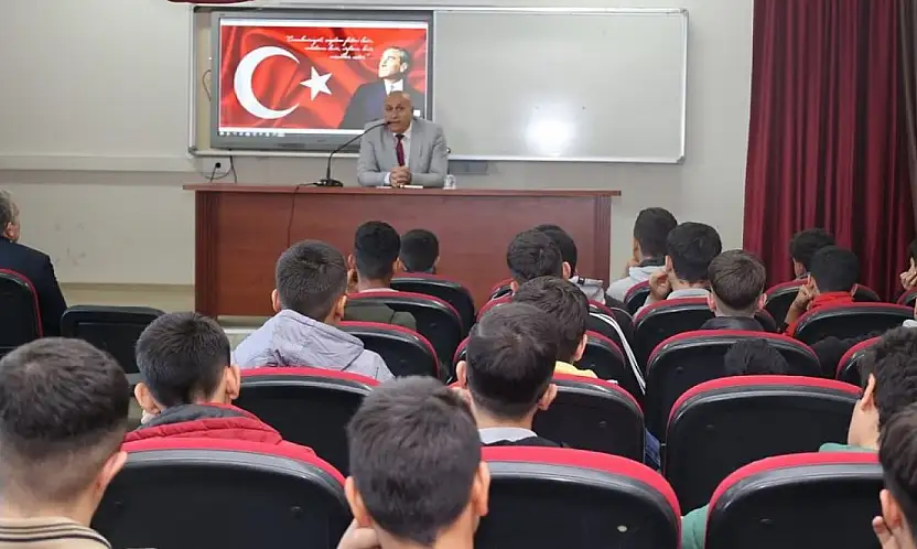 Elüstü, kariyer günleri kapsamında öğrencilerle buluştu