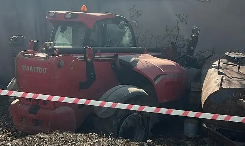 Freni patlayan iş makinesinin çarptığı genç ağır yaralandı