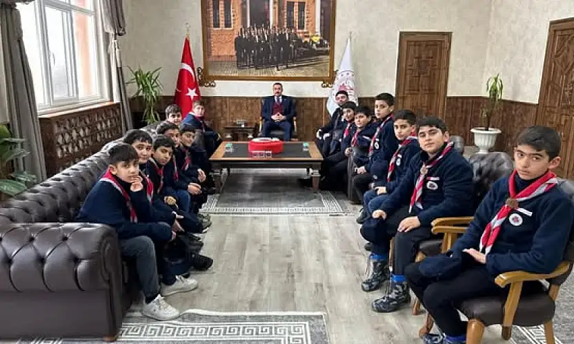 Genç izcilerden Kaymakam Pelvan'a ziyaret