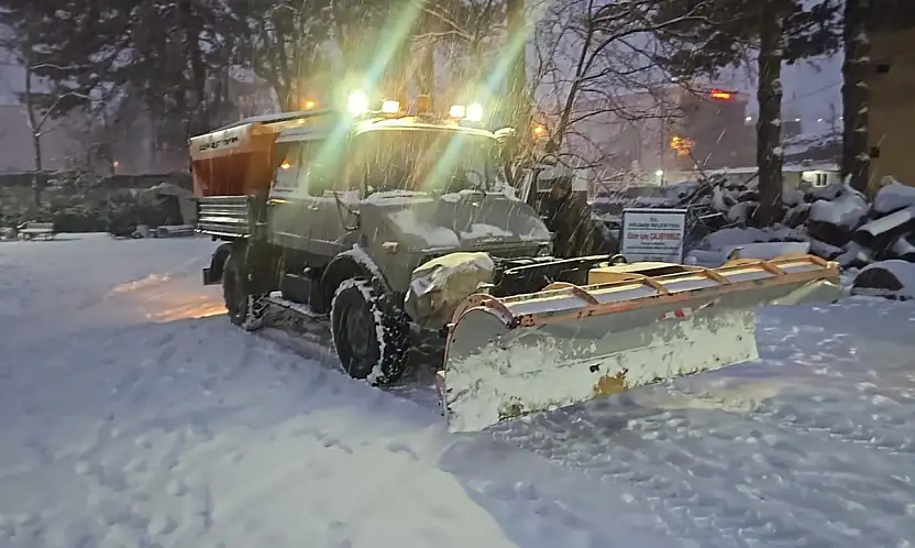 Gölbaşı Belediyesinden kar mesaisi