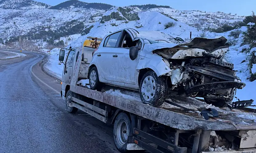 Gölbaşı'nda iki otomobil çarpıştı: 2 Yaralı