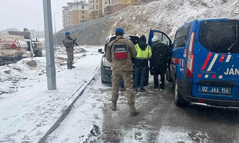 Gölbaşı'nda jandarma vatandaşın güvenliği için nöbette