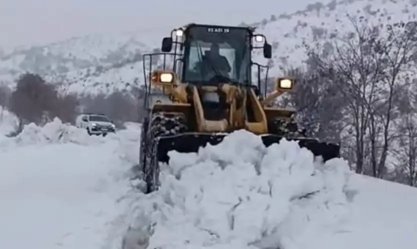 Gölbaşı'nda Karla Mücadele Çalışmaları Sürüyor