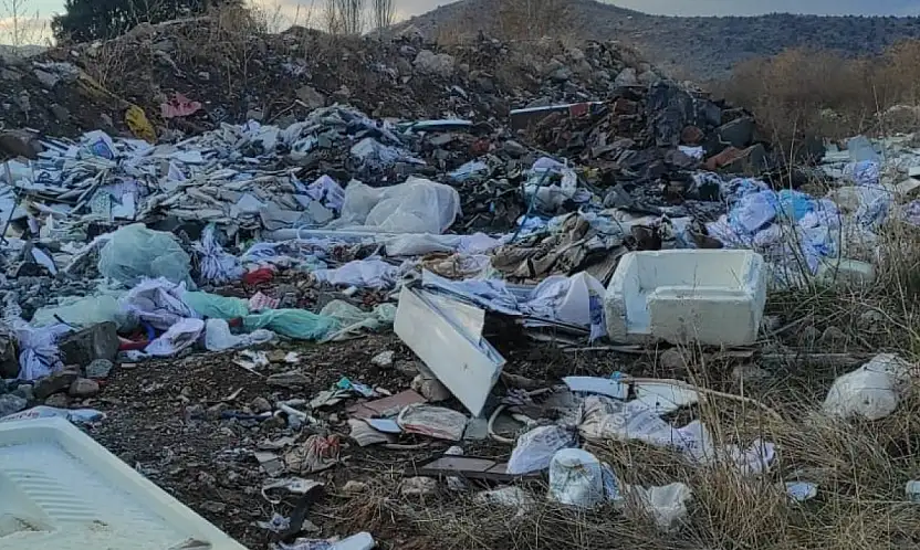 Gölbaşı'nda Moloz ve atık yakma tehlikesi tepkilere yol açıyor